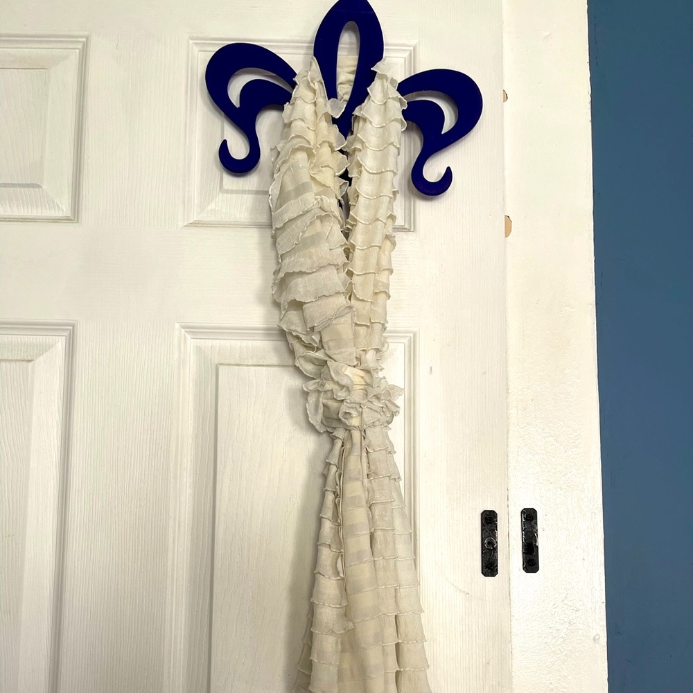 Old Navy: Off White Ruffle Scarf